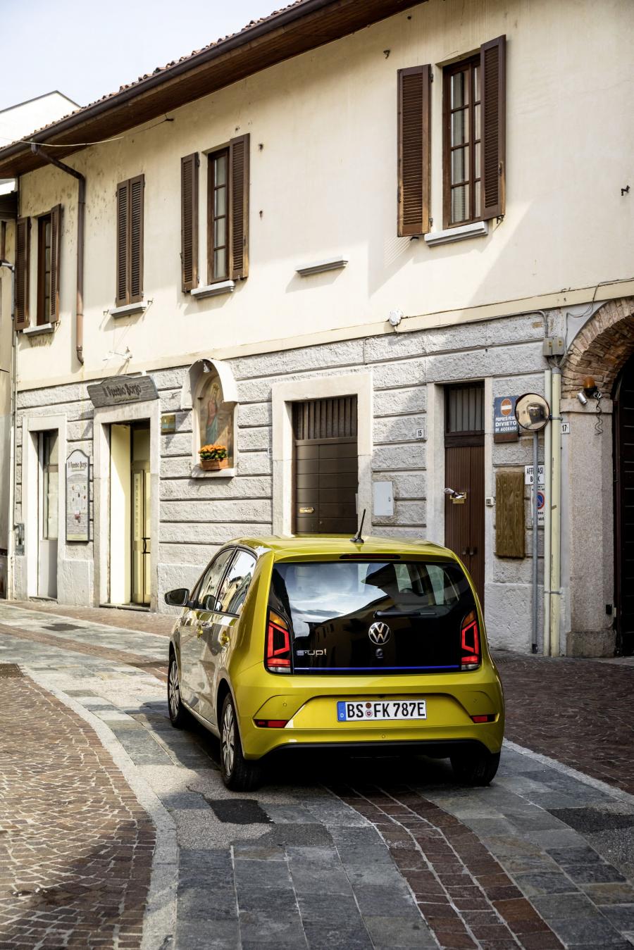  Volkswagen e-up! (Honey Yellow) 2019 года  (WW) (фото 29 из 31)